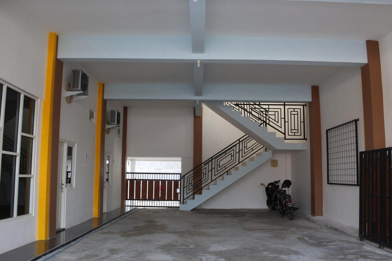 Reddoorz Syariah Near Suncity Mall Madiun Eksteriør bilde