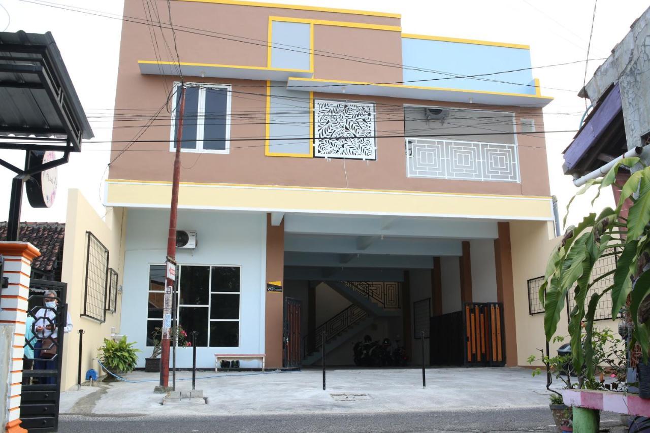 Reddoorz Syariah Near Suncity Mall Madiun Eksteriør bilde
