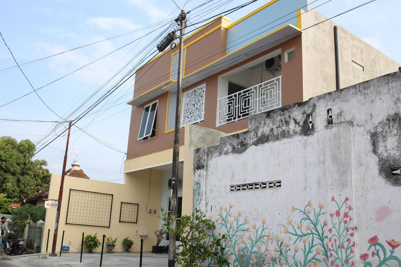 Reddoorz Syariah Near Suncity Mall Madiun Eksteriør bilde